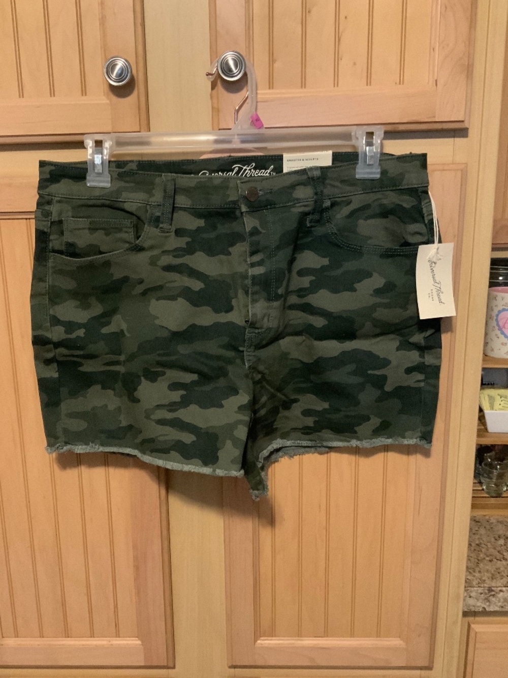 Women’s Camo High Rise Midi Shorts NWT Size 14